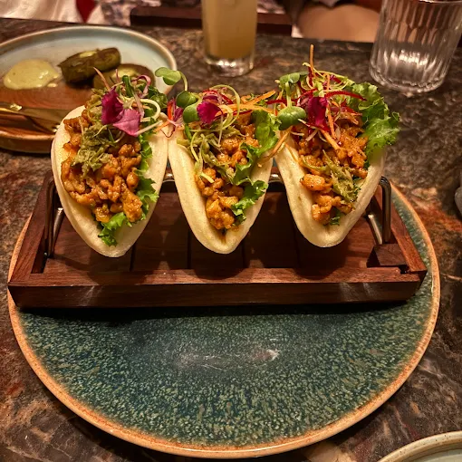 Brown Cortile gallery image 1